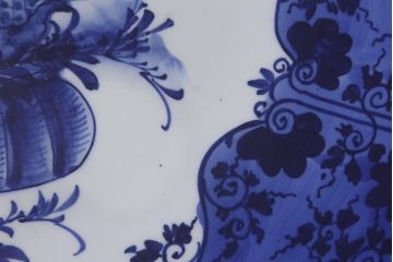 アンティーク雑貨　骨董　明治期　ベロ藍　花籠図　染付一尺六寸大皿(和食器)(R-042069)