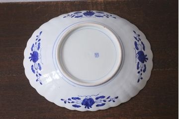 アンティーク雑貨　骨董　明治期　色絵花籠図染付楕円大皿(和食器)(R-042070)