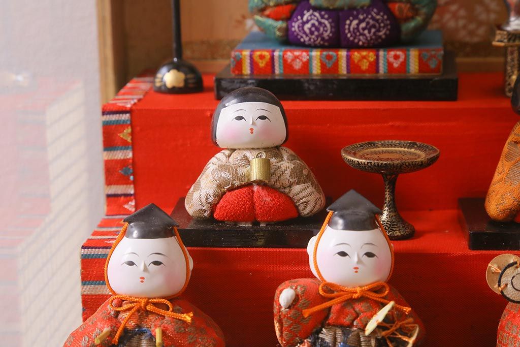 小さな木目込み雛人形　段飾り　アンティーク 小さな木目込み雛人形 段飾り アンティーク
