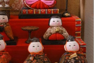 ビンテージ雑貨　昭和期　古い木目込み人形　五段雛飾り(雛人形、ケース付)(R-042072)