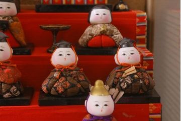 ビンテージ雑貨　昭和期　古い木目込み人形　五段雛飾り(雛人形、ケース付)(R-042072)