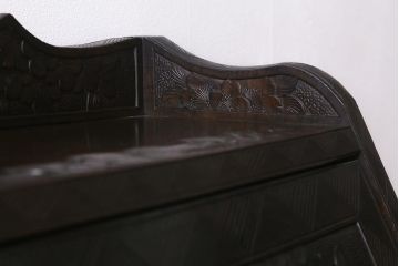 ヴィンテージ家具　ビンテージ　伝統工芸　軽井沢彫り　桜の彫りが存在感を放つライティングビューロー(簿記机、在宅ワーク、在宅用デスク)(R-042078)