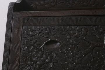 ヴィンテージ家具　ビンテージ　伝統工芸　軽井沢彫り　桜の彫りが存在感を放つライティングビューロー(簿記机、在宅ワーク、在宅用デスク)(R-042078)