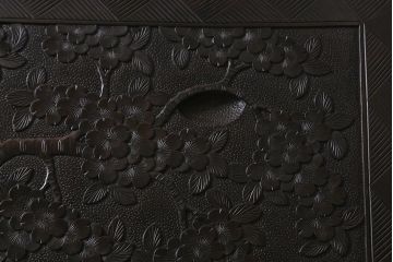 ヴィンテージ家具　ビンテージ　伝統工芸　軽井沢彫り　桜の彫りが存在感を放つライティングビューロー(簿記机、在宅ワーク、在宅用デスク)(R-042078)