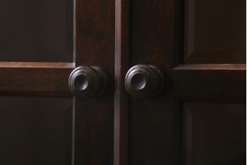 中古　北海道民芸家具　洗練された佇まいが魅力的な本箱・小(ブックケース、収納棚、戸棚)(R-042079)