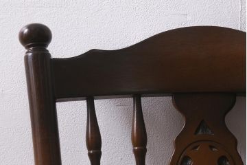 ビンテージ家具　飛騨産業　キツツキマーク　クラシカルな佇まいが魅力のダイニングチェア(椅子、コームバックチェア)(R-042087)