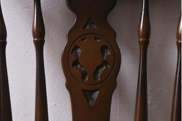 ビンテージ家具　飛騨産業　キツツキマーク　クラシカルな佇まいが魅力のダイニングチェア(椅子、コームバックチェア)(R-042087)