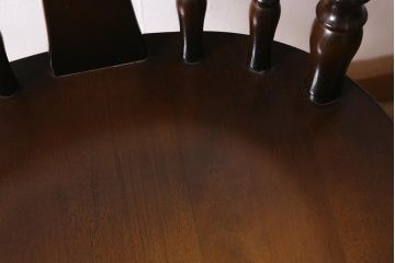 ビンテージ家具　飛騨産業　キツツキマーク　クラシカルな佇まいが魅力のダイニングチェア(椅子、コームバックチェア)(R-042087)
