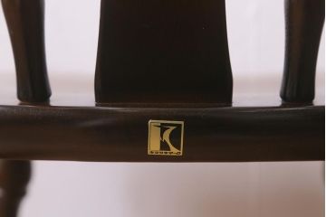 ビンテージ家具　飛騨産業　キツツキマーク　クラシカルな佇まいが魅力のダイニングチェア(椅子、コームバックチェア)(R-042087)