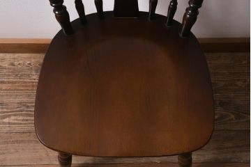 ビンテージ家具　飛騨産業　キツツキマーク　クラシカルな佇まいが魅力のダイニングチェア(椅子、コームバックチェア)(R-042088)