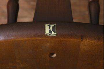 ビンテージ家具　飛騨産業　キツツキマーク　クラシカルな佇まいが魅力のダイニングチェア(椅子、コームバックチェア)(R-042090)
