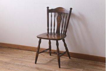 ビンテージ家具　飛騨産業　キツツキマーク　クラシカルな佇まいが魅力のダイニングチェア(椅子、コームバックチェア)(R-042090)