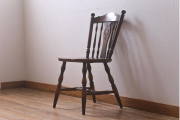 ビンテージ家具　飛騨産業　キツツキマーク　クラシカルな佇まいが魅力のダイニングチェア(椅子、コームバックチェア)(R-042090)