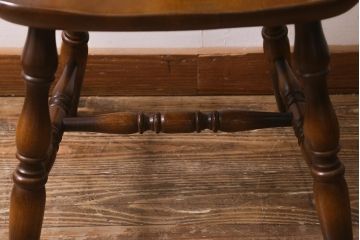 ビンテージ家具　飛騨産業　キツツキマーク　クラシカルな佇まいが魅力のダイニングチェア(椅子、コームバックチェア)(R-042090)