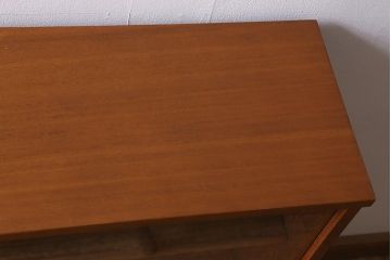 ヴィンテージ家具　北欧ビンテージ　チーク材　ミッドセンチュリースタイルにぴったりのキャビネット(リビングボード、飾り棚、収納棚、ブックケース)(R-042091)