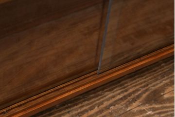 ヴィンテージ家具　北欧ビンテージ　チーク材　ミッドセンチュリースタイルにぴったりのキャビネット(リビングボード、飾り棚、収納棚、ブックケース)(R-042091)