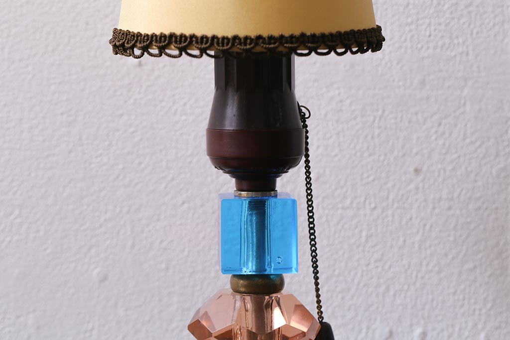 アンティーク照明　ガラスボディがおしゃれなテーブルランプ(卓上ランプ、スタンドライト)(R-042098)