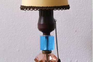 アンティーク照明　ガラスボディがおしゃれなテーブルランプ(卓上ランプ、スタンドライト)(R-042098)