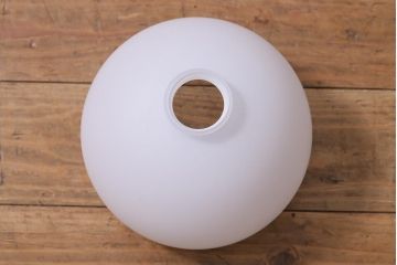 アンティーク照明　和製アンティーク　昭和初期　タッセル(飾り房)付き　丸い形が愛らしい吊り下げ照明(ペンダントライト、天井照明、電笠、シェード)(R-042099)