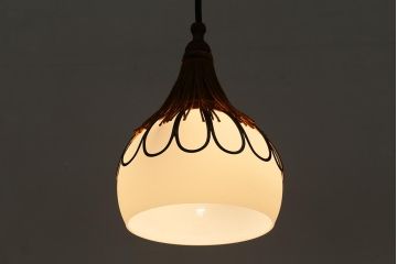 アンティーク照明　和製アンティーク　昭和初期　タッセル(飾り房)付き　丸い形が愛らしい吊り下げ照明(ペンダントライト、天井照明、電笠、シェード)(R-042100)