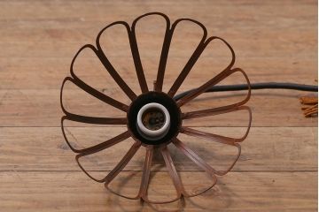アンティーク照明　和製アンティーク　昭和初期　タッセル(飾り房)付き　丸い形が愛らしい吊り下げ照明(ペンダントライト、天井照明、電笠、シェード)(R-042100)