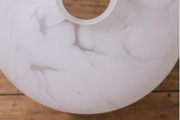 ビンテージ照明　マーブルのような透かしが美しいレトロな天井照明(吊り下げ照明、ペンダントライト)(R-042101)