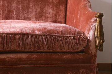 中古　ヨーロッパ製　ベロア　特大!　高級感漂うヨーロピアンなワイドソファ(4人掛け、5人掛け)(定価約200万円)(R-042103)