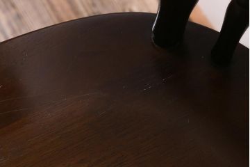 ビンテージ家具　飛騨産業　キツツキマーク　クラシカルな佇まいが魅力のダイニングチェア(椅子、コームバックチェア)(R-042104)
