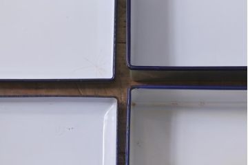 アンティーク雑貨　月兎印　蓋付き　ホーロー　カラーがお洒落な琺瑯の箱2個セット(バット、ボックス、保存容器、トレイ)(R-042115)