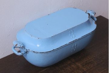 ヴィンテージ雑貨　フランスビンテージ　水色がぱっと目を引く鉄鍋(キャセロール、蓋付き、両手鍋、保存容器)(R-042116)