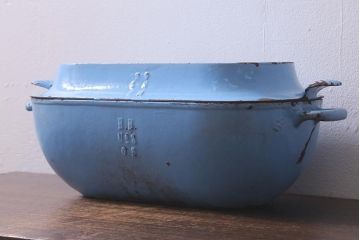 ヴィンテージ雑貨　フランスビンテージ　水色がぱっと目を引く鉄鍋(キャセロール、蓋付き、両手鍋、保存容器)(R-042116)