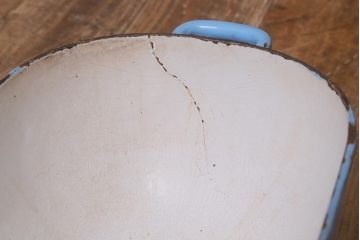 ヴィンテージ雑貨　フランスビンテージ　水色がぱっと目を引く鉄鍋(キャセロール、蓋付き、両手鍋、保存容器)(R-042116)