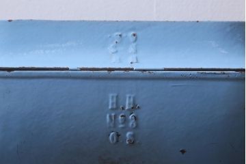 ヴィンテージ雑貨　フランスビンテージ　水色がぱっと目を引く鉄鍋(キャセロール、蓋付き、両手鍋、保存容器)(R-042116)