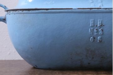 ヴィンテージ雑貨　フランスビンテージ　水色がぱっと目を引く鉄鍋(キャセロール、蓋付き、両手鍋、保存容器)(R-042116)