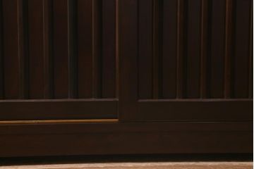 中古　松本民芸家具　洗練された佇まいが魅力的なC型下駄箱(別注品)(収納棚)(定価約45万円)(R-042123)