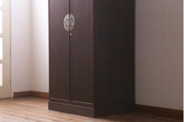 中古　伝統工芸品　高級品　総桐材　上品な意匠金具が目を引く加茂総桐箪笥(総桐たんす、衣装箪笥、洋服タンス)(R-042124)