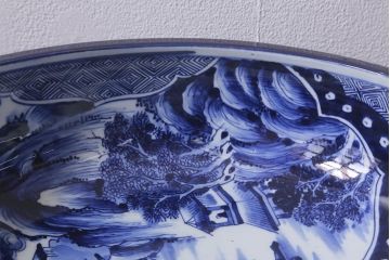 明治期　上手物　在銘　窓絵山水図唐人図　染付伊万里大鉢(大皿)(R-042129)