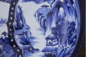 明治期　上手物　在銘　窓絵山水図唐人図　染付伊万里大鉢(大皿)(R-042129)