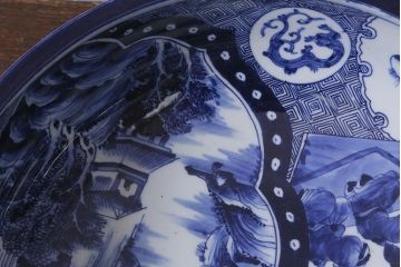 明治期　上手物　在銘　窓絵山水図唐人図　染付伊万里大鉢(大皿)(R-042129)