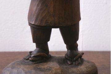 アンティーク雑貨　古い二宮金次郎　木彫(在銘作家物彫刻)(R-042130)