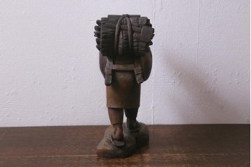 アンティーク雑貨　古い二宮金次郎　木彫(在銘作家物彫刻)(R-042130)