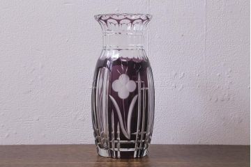 アンティーク雑貨　昭和初期　高島屋　花模様が素敵な紫被せ切子ガラス花瓶(R-042131)