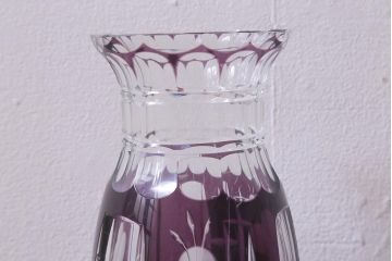 アンティーク雑貨　昭和初期　高島屋　花模様が素敵な紫被せ切子ガラス花瓶(R-042131)