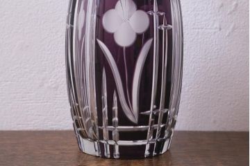 アンティーク雑貨　昭和初期　高島屋　花模様が素敵な紫被せ切子ガラス花瓶(R-042131)