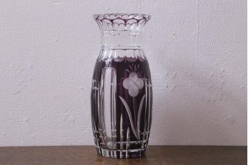 アンティーク雑貨　昭和初期　高島屋　花模様が素敵な紫被せ切子ガラス花瓶(R-042131)