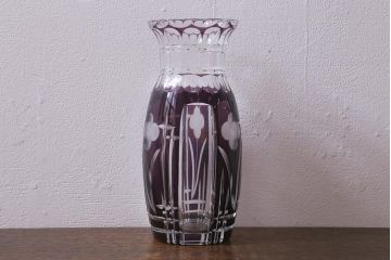 アンティーク雑貨　昭和初期　高島屋　花模様が素敵な紫被せ切子ガラス花瓶(R-042131)