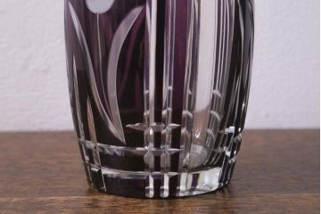 アンティーク雑貨　昭和初期　高島屋　花模様が素敵な紫被せ切子ガラス花瓶(R-042131)