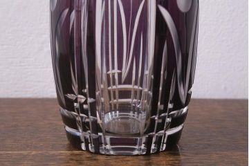 アンティーク雑貨　昭和初期　高島屋　花模様が素敵な紫被せ切子ガラス花瓶(R-042131)