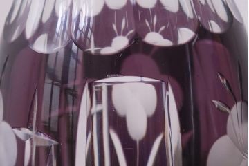 アンティーク雑貨　昭和初期　高島屋　花模様が素敵な紫被せ切子ガラス花瓶(R-042131)