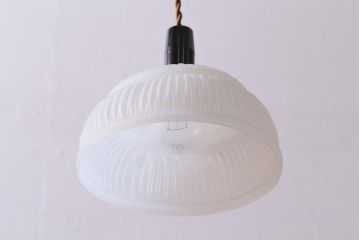 アンティーク照明　昭和初期　オパールガラス　上品な淡い光がお部屋を満たす吊り下げ照明(天井照明、電笠、シェード、ペンダントライト)(R-042141)